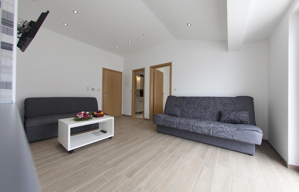 Apartments Villa Klara Baška Voda Εξωτερικό φωτογραφία