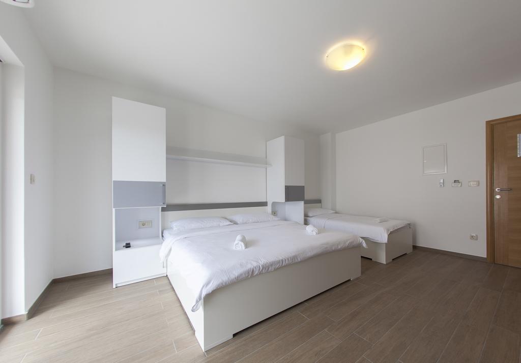 Apartments Villa Klara Baška Voda Εξωτερικό φωτογραφία